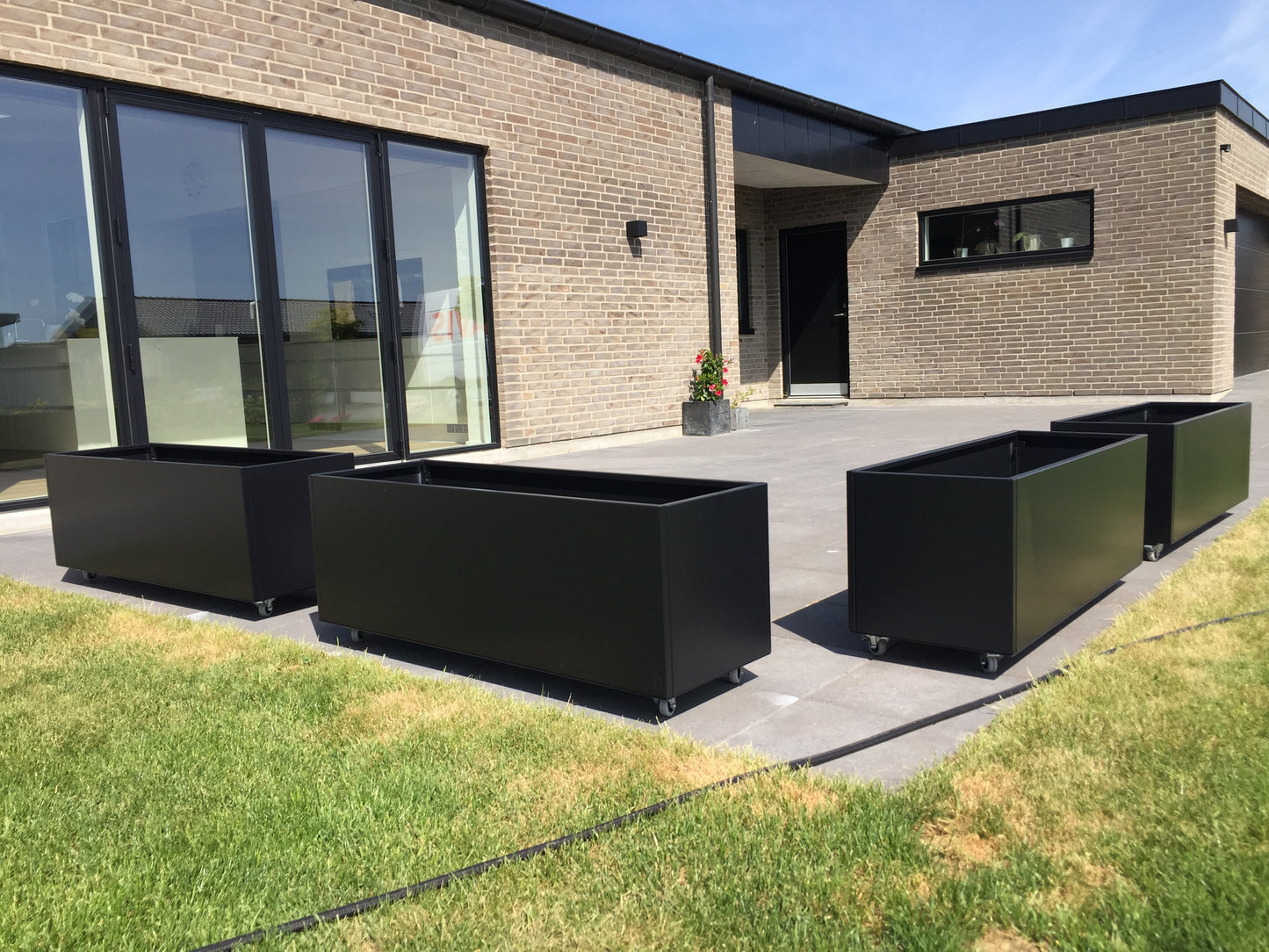 Plantekasse Sort Alu B46xL126xH50 cm med hjul og 1240 Selvvanding
